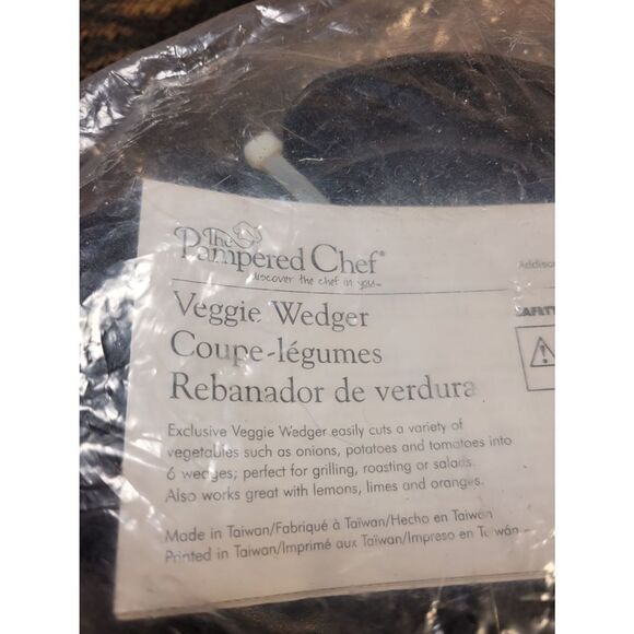 Pampered Chef Veggie Wedger- NEW - Picture 2 of 3